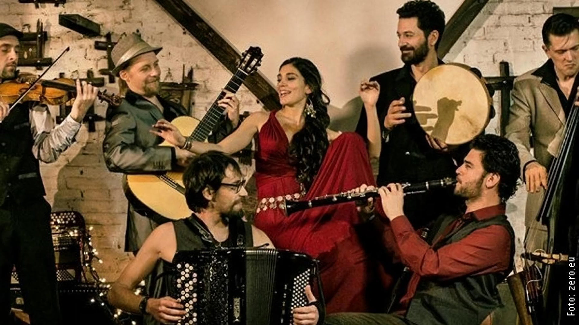 Barselona Gipsy Balkan Orchestra