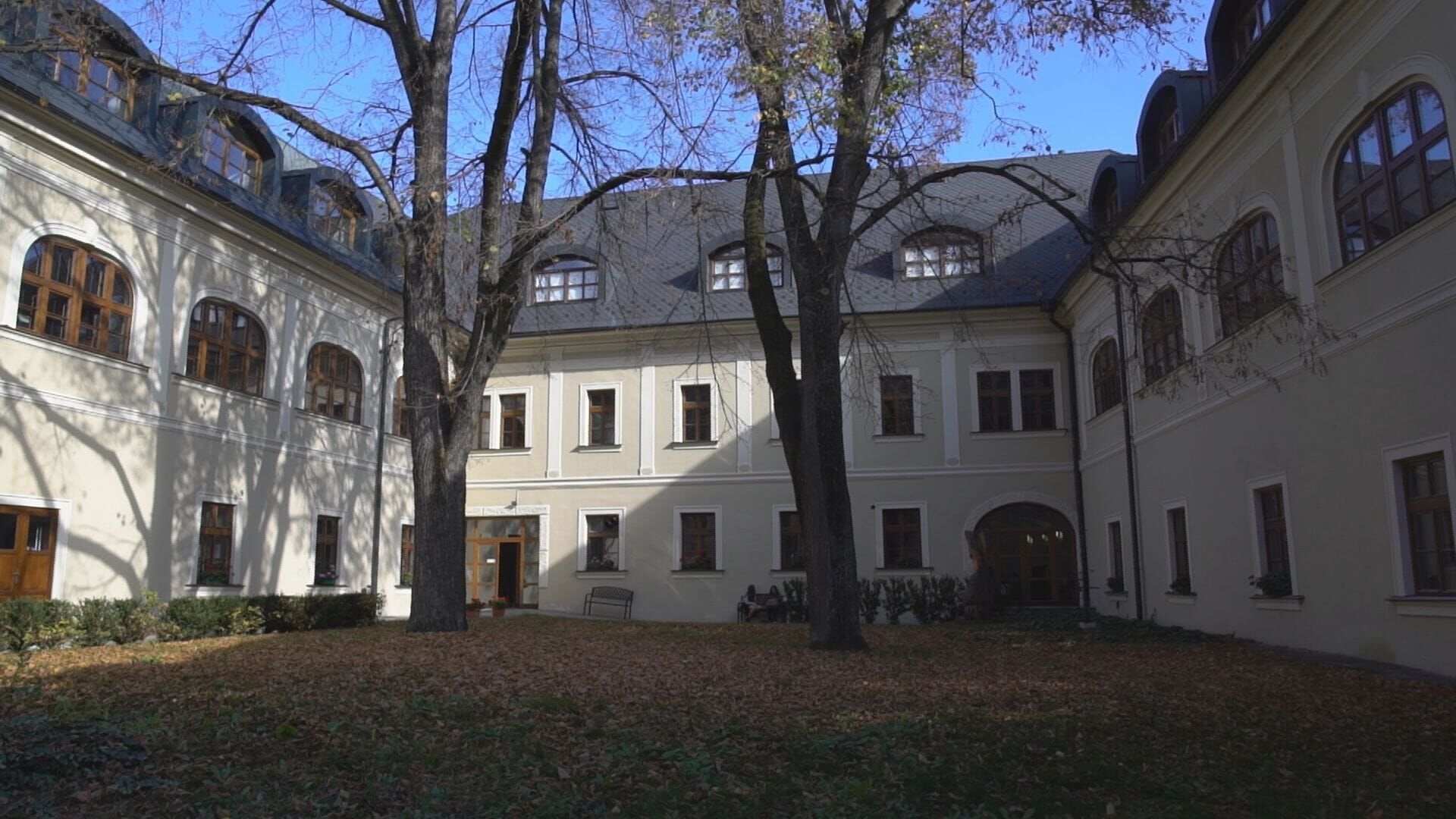 Külhonba szakadt vármegyeházak