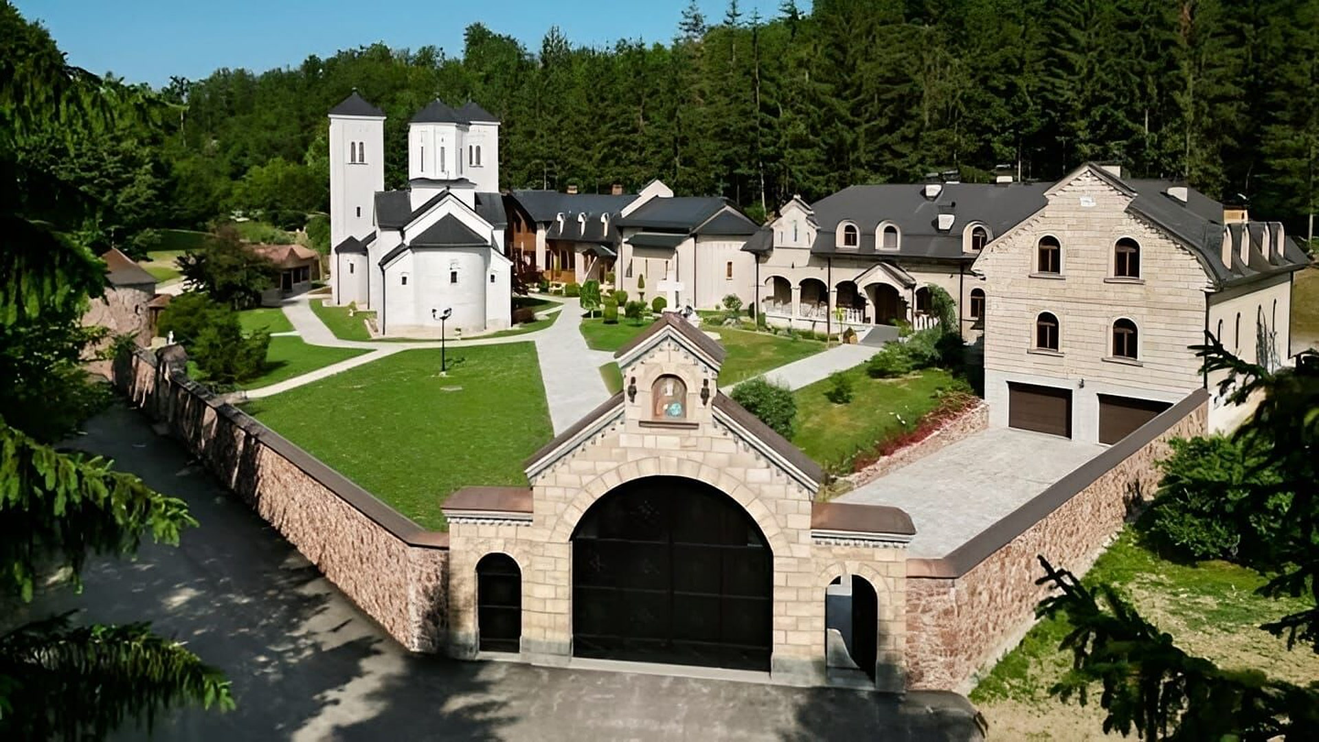 Manastiri