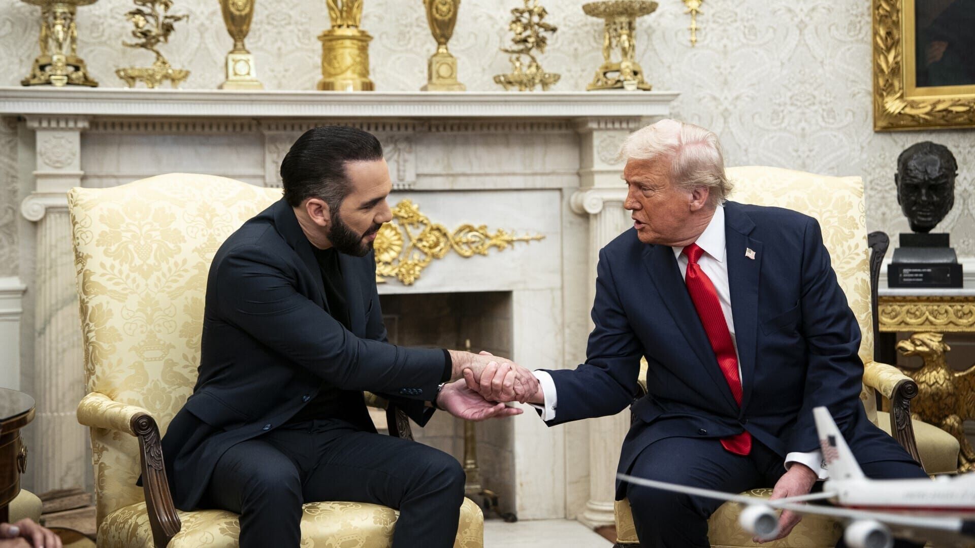 Bukele, Trump in salvadorske tolpe