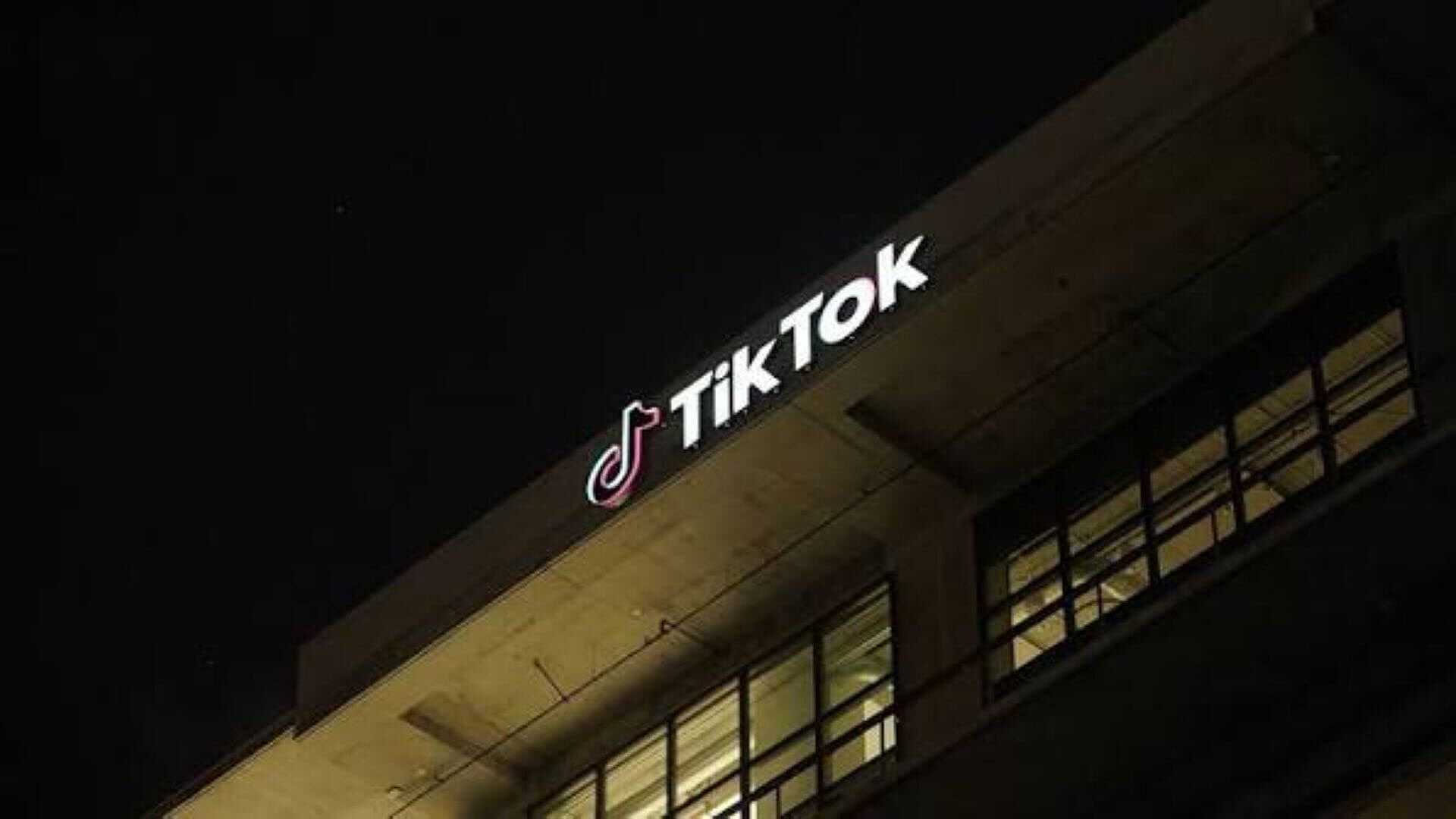 Tik - tok mreža u igri moći